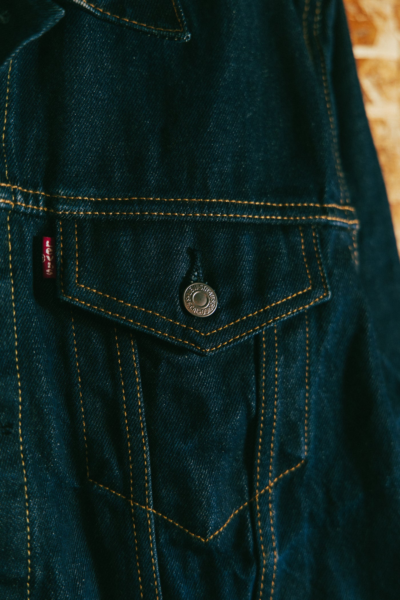 2000s Dark Wash Levi’s Denim Jacket