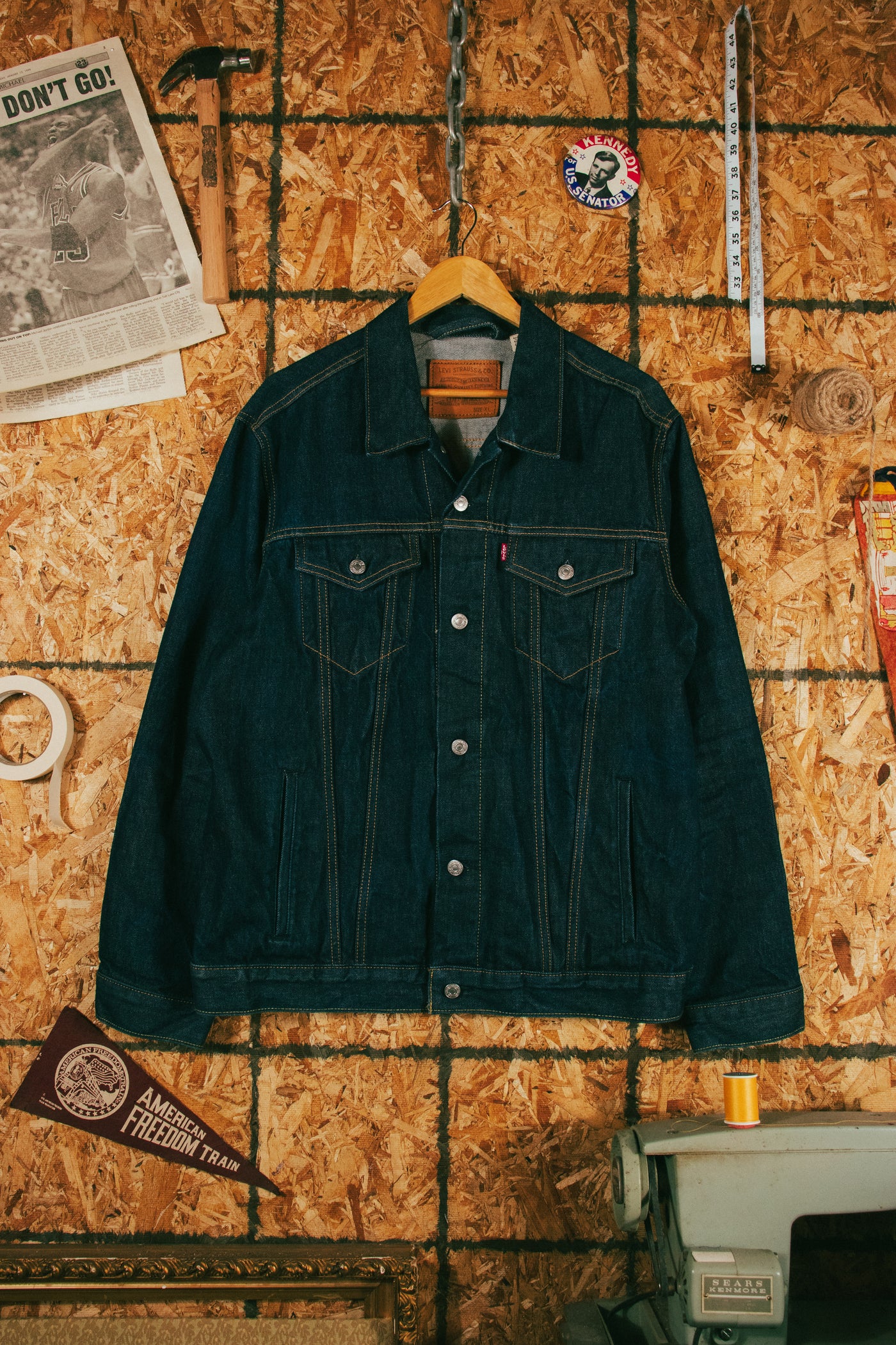 2000s Dark Wash Levi’s Denim Jacket