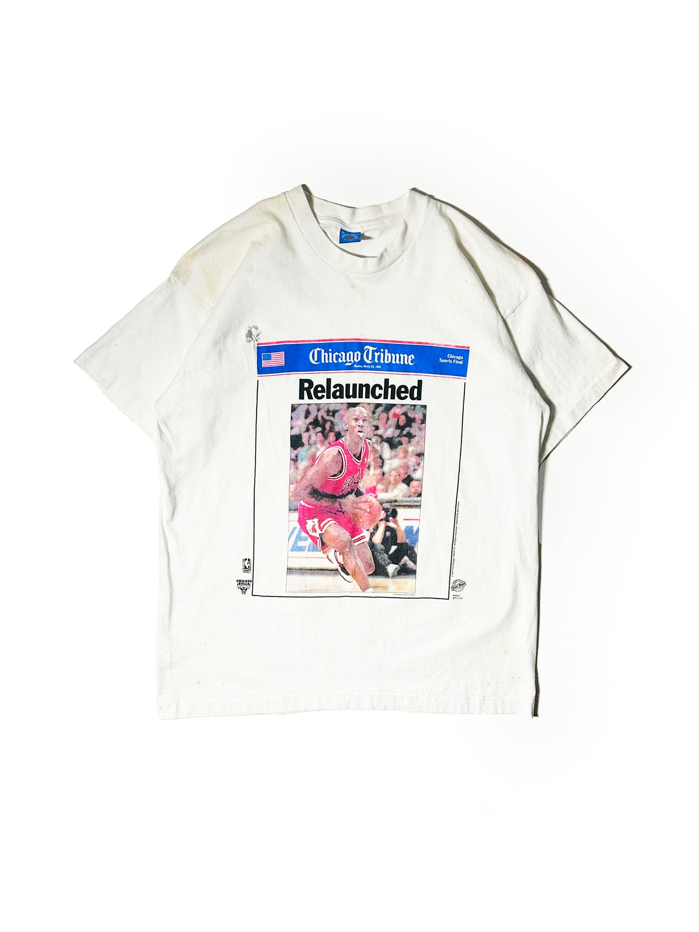 Vintage 1995 Chicago Tribune Michael Jordan Relaunched T-Shirt